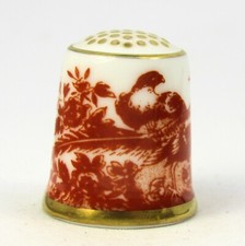 THIMBLE COLLECTORS CLUB, RED AVES BY ROYAL CROWN DERBY, ENGLAND (TM096)