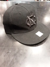 VINTAGE UNC North Carolina Tar Heels Fitted Cap Hat, 7 1/2 Black logo