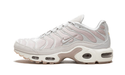 womens air max plus pink