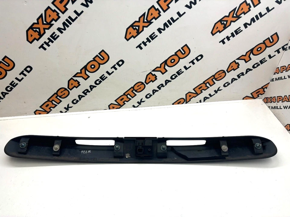 2009 PEUGEOT 207 1.4 PETROL TAILGATE TRIM WITH OPENING HANDLE - Image 3 of 4