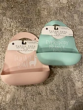 NWT Bella Tunno Tots Silicone 2 Bib Falalala Prance Green Pink Christmas Holiday