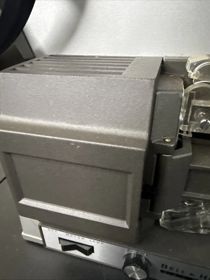 Proiettore Vintage Bell & Howell 356A Super 8mm Caricamento Automatico Testato Funzionante No Lampadina* - Immagine 3 di 4