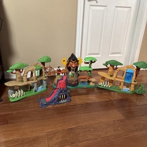 Preloved Disney Lion Guard Training+ Lair Rise of Scar Pride Playset Lot