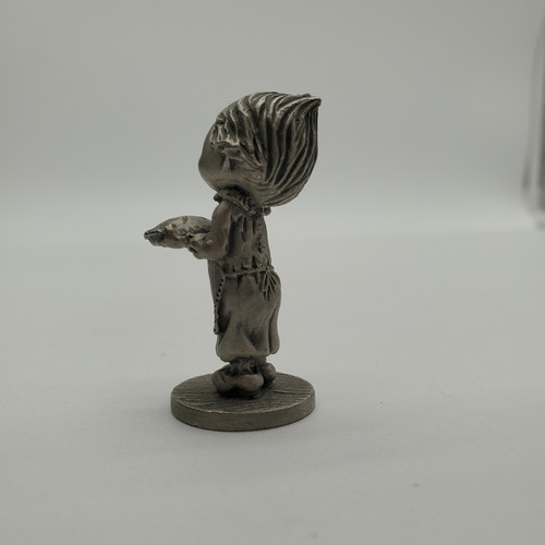 1983 Little Gallery Hallmark Girl Holding Pie Figurine - Picture 5 of 7