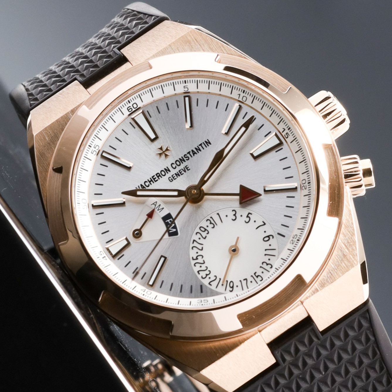 Vacheron Overseas 2020 42.5mm 18K Rose Gold Silver Dial Rubber Strap 7900V