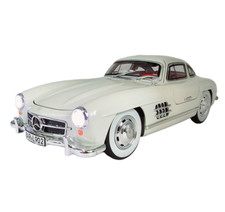 Mercedes-Benz 300SL Gullwing Coupe Diecast Model Car 1:24 White 1 Pack