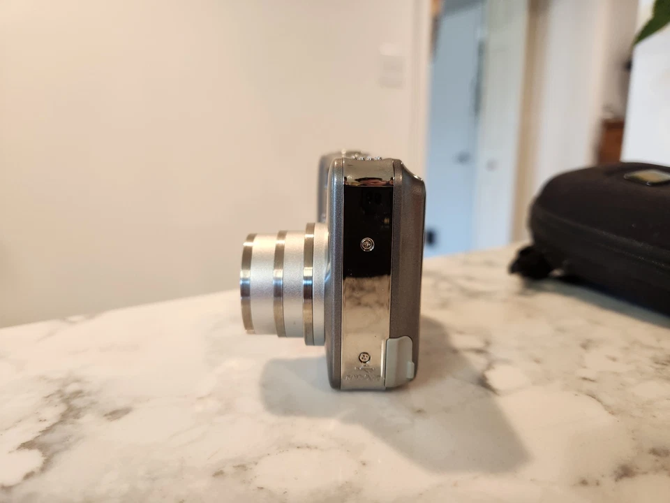 Nikon Coolpix L2 6.0MP Compact Digital Camera Gray | TESTED And WORKS - Image 4 of 4