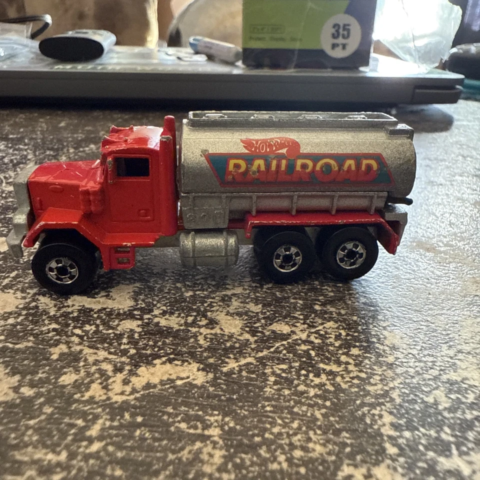 Camión cisterna Hot Wheels Peterbilt ferrocarril caballos de batalla rojos 1979 Malasia vintage Foto 2 de 4