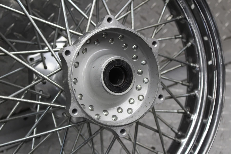 Yamaha Road Star 1999 - llanta delantera rueda D.I.D. 16X3.00 DOT Foto 2 de 4