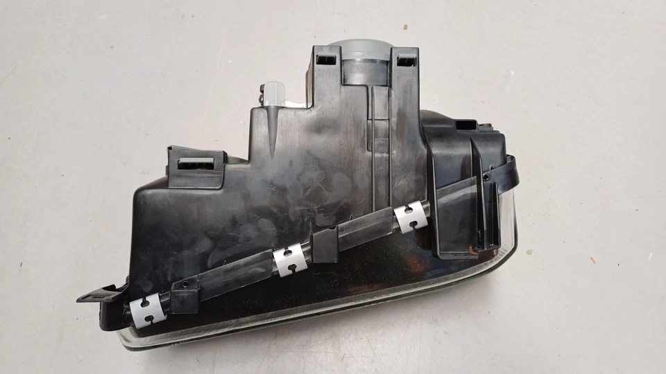 Aston Martin Virage/Audi 100 RH Scheinwerfer - Bild 4 von 4