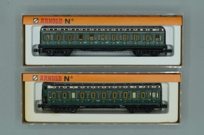 2 Arnold 3391 3394 Spur N Personenwagen 3. Kl. KPEV 1 mit Bremskabine