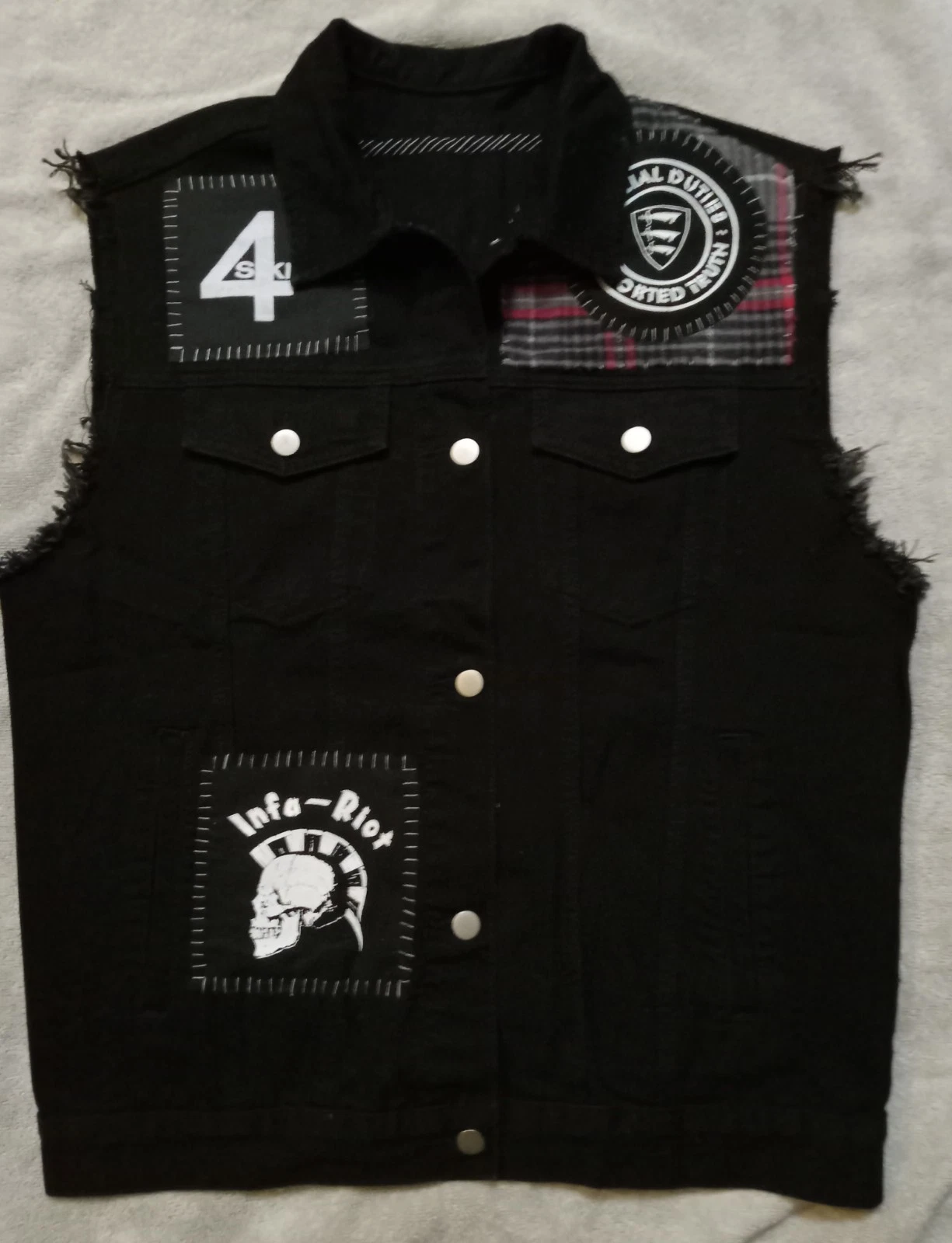 DIY Punk Denim Vest Medium A GLOBAL THREAT, SPECIAL DUTIES, 4 SKINS, INFA RIOT - product detail image 3
