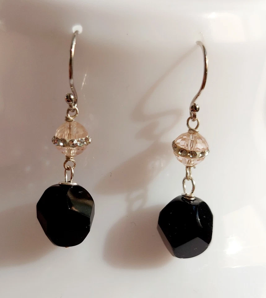 Orecchini pendenti in argento 925 con cristallo nero cristallo rosa con strass  - Immagine 4 di 4