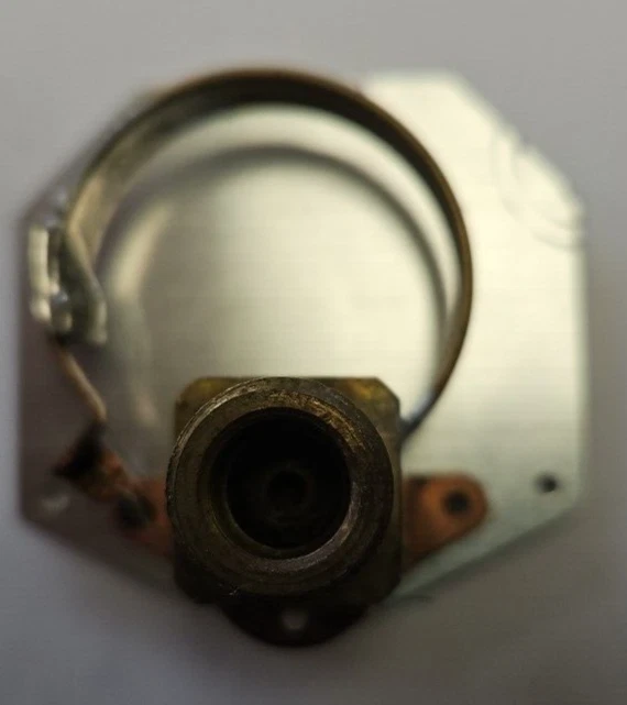 1961-1966 Dodge Trucks с манометром масла на лицевой стороне яичной скорлупы 2230197 новый из старых запасов. - Изображение 4 из 4