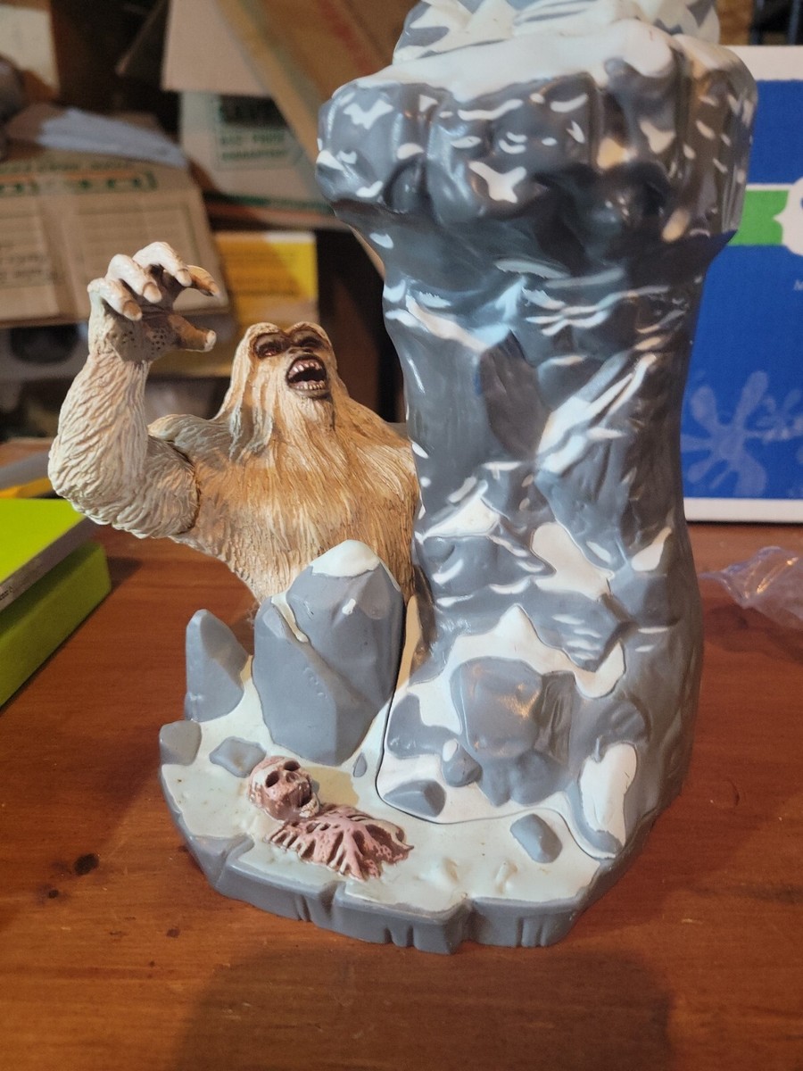 トゥームレイダー　ララ・クロフト　イエティ Tomb Raider Lara Croft Conquers Legendary Yeti Playmates
