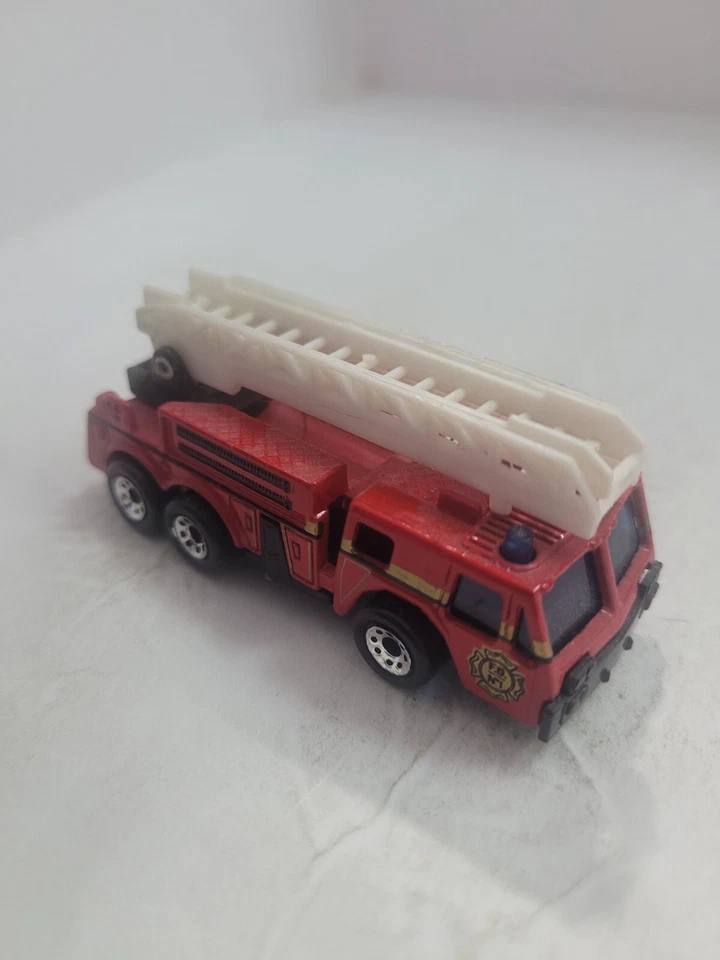 Matchbox Extending Ladder Fire Engine  1991  Red Fire Dept Unit 1  1:64 Loose - Image 2 of 4