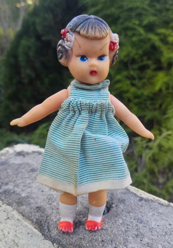 VINTAGE 1960's RUBBER SQUEEZE TOY MADE IN MEXICO BABY GIRL GEISHA EYES DOLL
