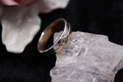Ring Edelstahl, teilweise vergoldet, mit Strassstein, Gr. 58 (18,4 mm) - Bild 1 von 3