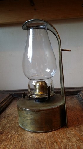ANTIQUE / VINTAGE BRASS HANGING WALL OIL LAMP SCONCE - Picture 3 of 14