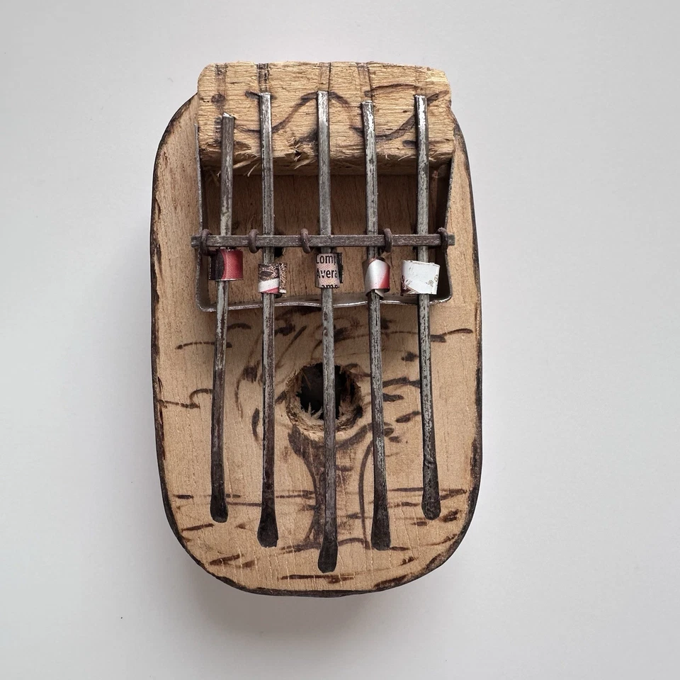 Hecho a mano Sardina Lata Kalimba Pulgar Piano Burkina Faso Música africana Arte popular Foto 3 de 4