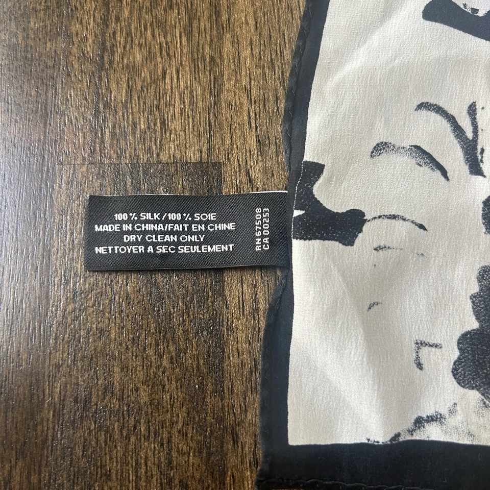 Jones New York 100% Seda Bufanda Blanco y Negro Diseño Floral Dobladillo Enrollado Foto 3 de 3