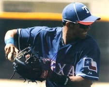 LUIS SARDINAS TEXAS RANGERS AUTOGRAPHED SIGNED 8X10 PHOTO W/COA