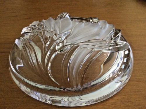 Mikasa Crystal Frosted "Parisian Iris" Round Trinket/Candy Dish - Crocus Flower - Picture 3 of 4