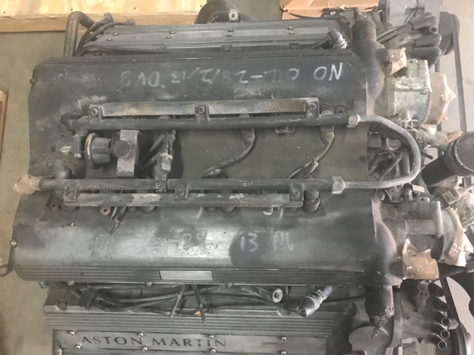 Aston Martin V8  1990 to 2000 -Aluminum- 32 valve = Complete with Accessories
