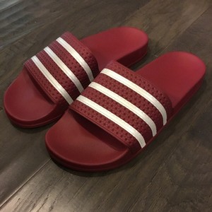 adidas adilette maroon