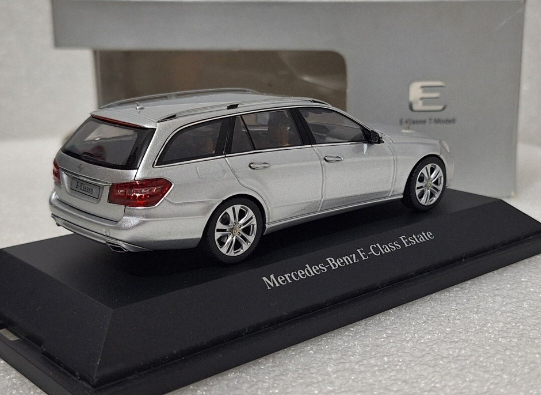 Mercedes-Benz E-Klass T-Model S212 2009 Silver 1:43 Schuco