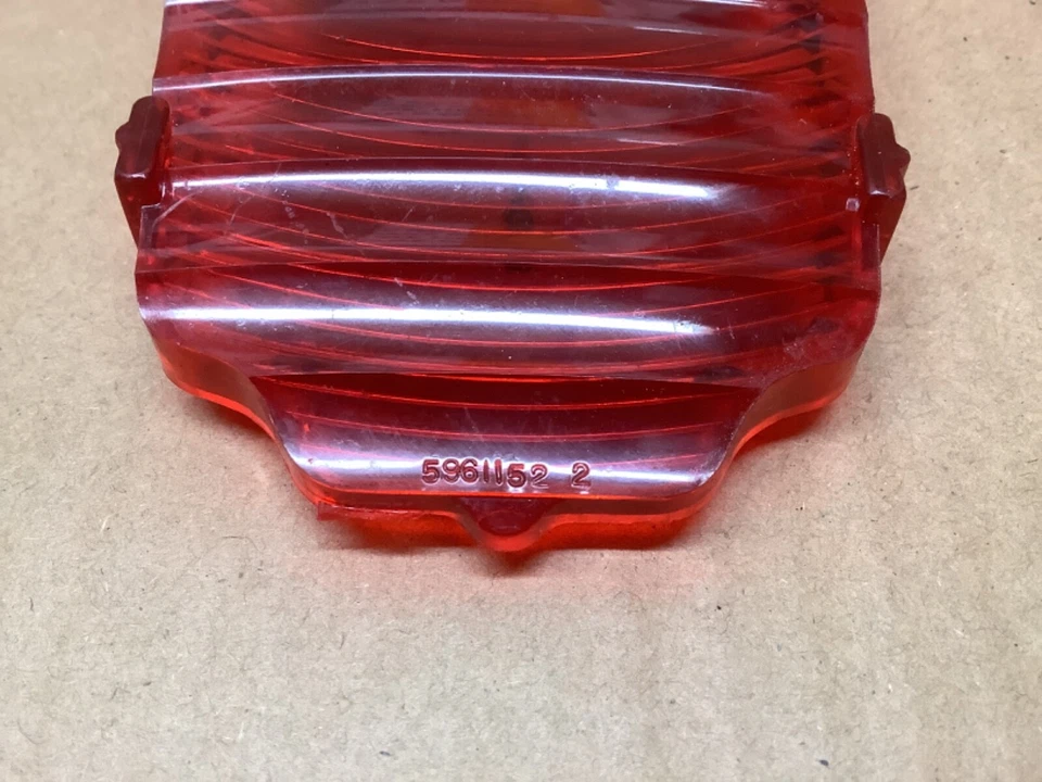 Par de lentes de luz trasera Oldsmobile Cutlass 442 Cutlass S 1970 NOS 5961152 Foto 3 de 4