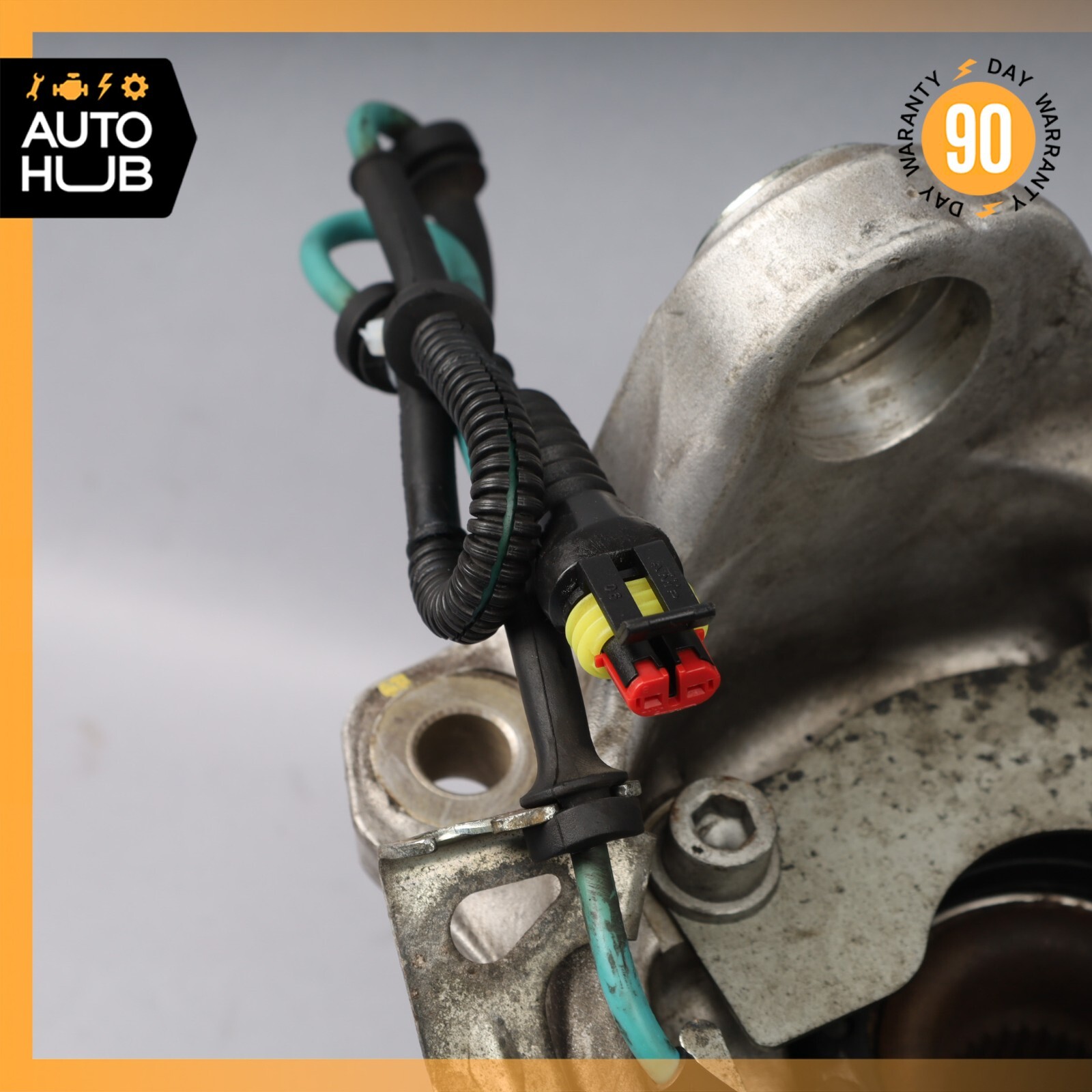 03-10 Maserati GranTurismo M145 Front Left Side Spindle Knuckle Hub OEM