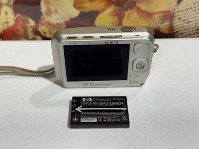 HP Photosmart R837 Digital Camera - 7.2 MP With Battery Works Read 