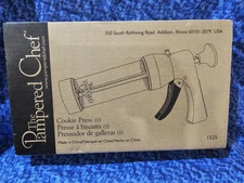 The Pampered Chef 1525 Cookie Press with 16 Discs - White