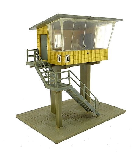 Vollmer 5737 H0 Stellwerk West con decoración interior figura Top Época III | B622 | Zustand: Gebraucht