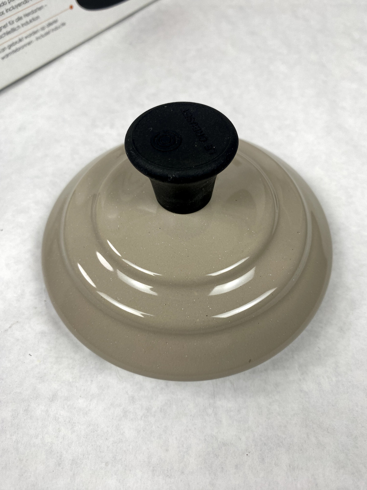 LE CREUSET WHISTLING TEA KETTLE ENAMELED STEEL LINEN 1.8 Qt 1.7 L NEW