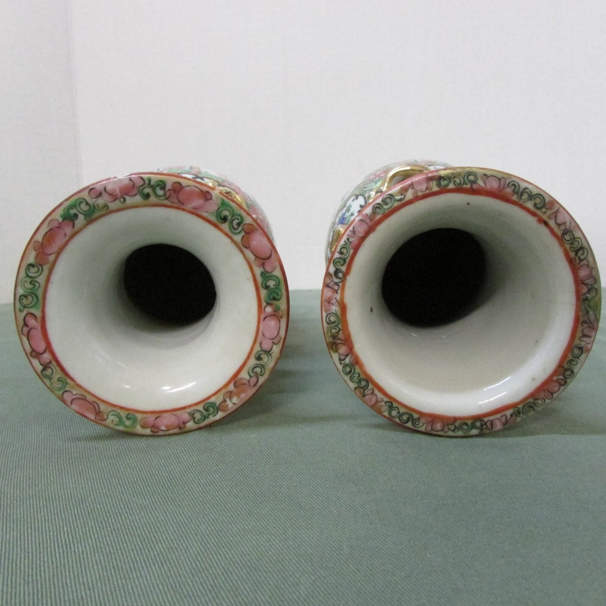 アンティーク　チャイナ　ローズメダリオン ２枚　Chinese Rose Antique 2 Pair of Chinese Rose Medallion Porcelain Vase