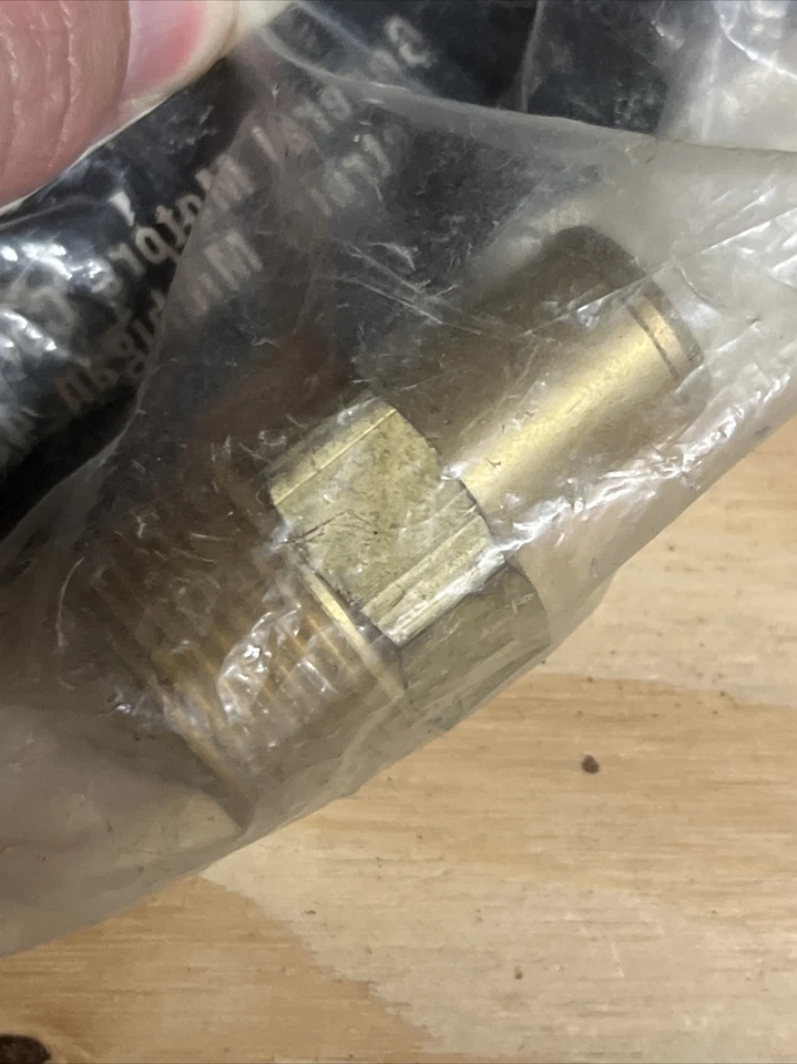 1974-85 NOS РЕДКАЯ 442 Olds Buick Regal Monte фитинг снижение давления 417751 - Изображение 2 из 4