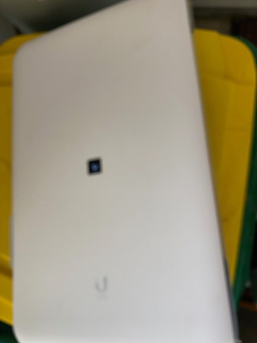 Ubiquiti UniFi Dream Wall UDW (420W). READ