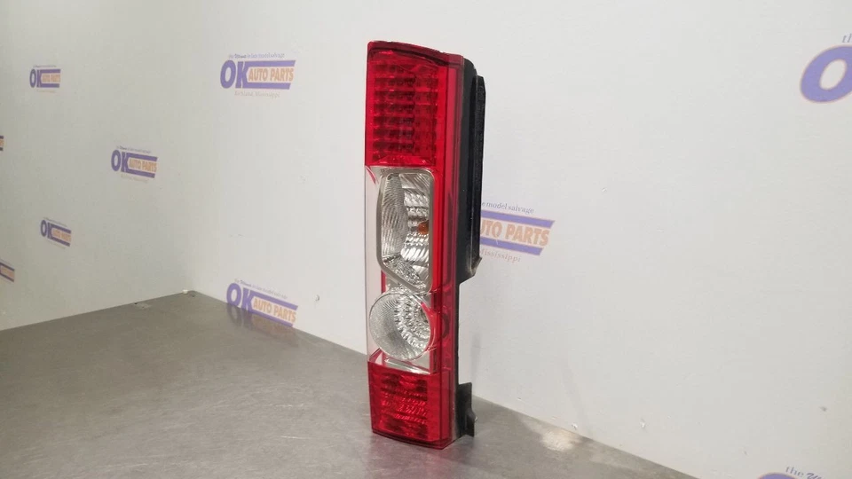 20 RAM PROMASTER 2500 LUZ TRASERA MONTAJE LÁMPARA CONDUCTOR IZQUIERDO 4725947AD Foto 3 de 4