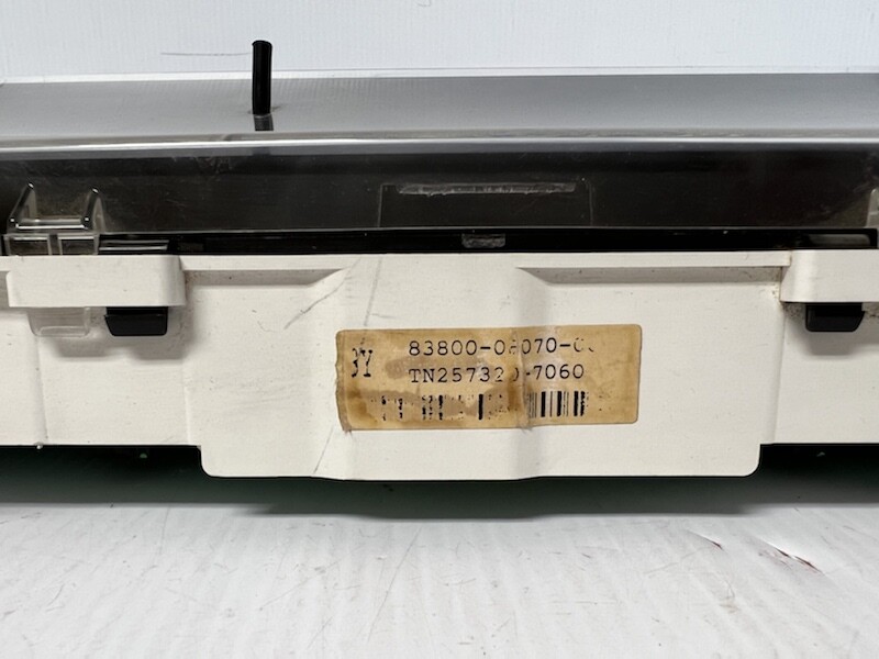 Sienaページ 7586142040 Genuine Toyota RETAINER, ROCKER PANEL MOULDING