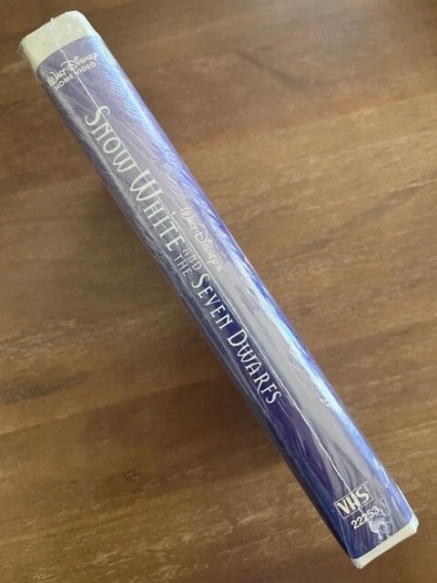 Disney Snow White and the Seven Dwarfs Platinum Edition VHS Clam Shell Sealed - Image 2 of 4