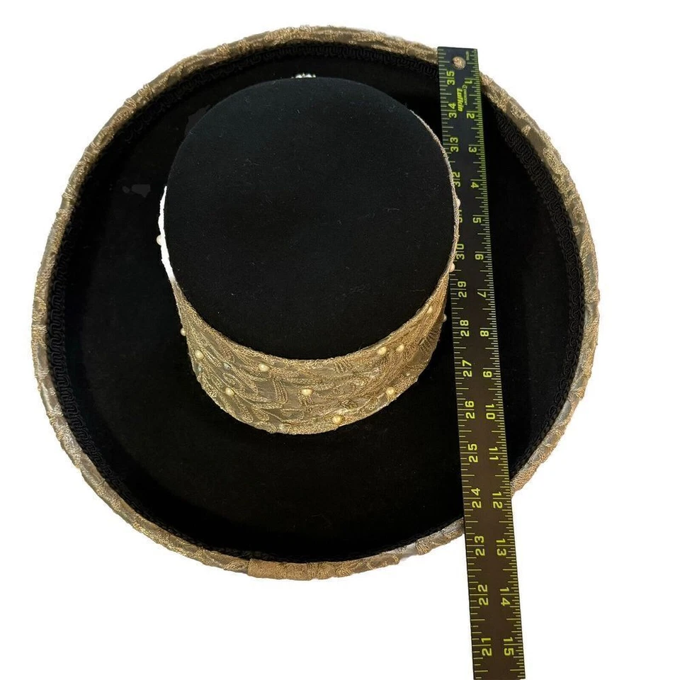Sombrero de Lana Whittall & Shon Negro Perla Encaje Borde Dorado Derby Steampunk Estilo Iglesia Foto 3 de 4