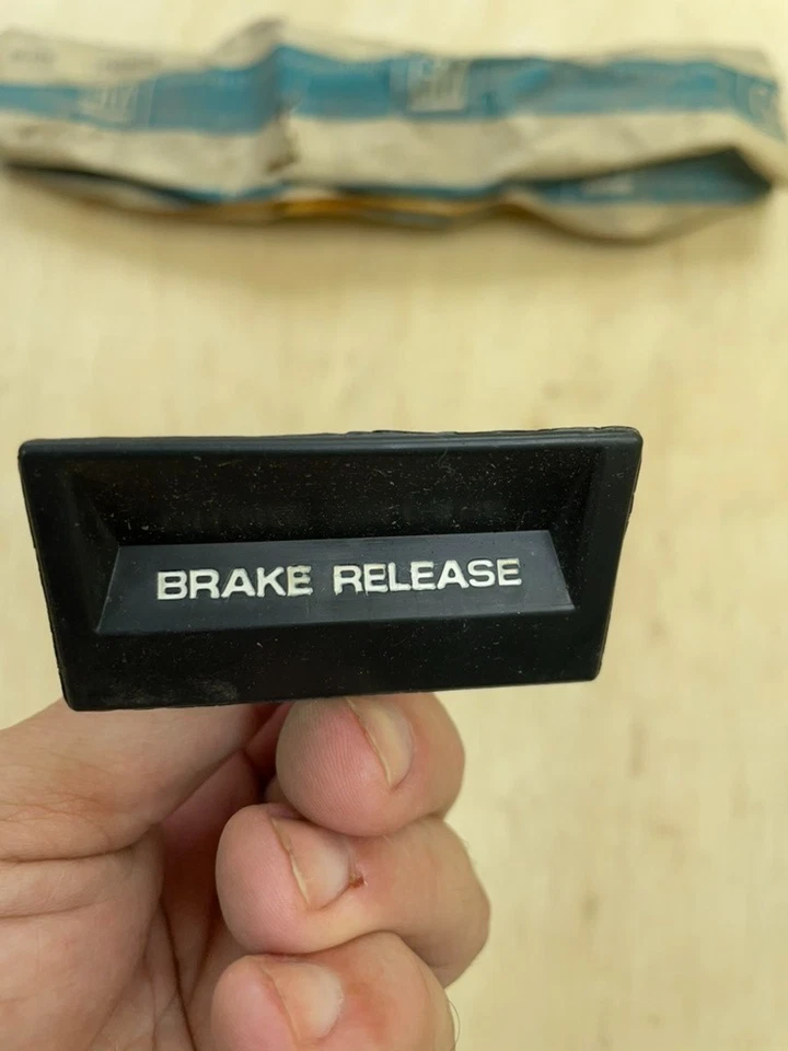 Manija de liberación de freno de estacionamiento de emergencia GM OEM 82-88 El Camino Malibu Monte Carlo Foto 3 de 4