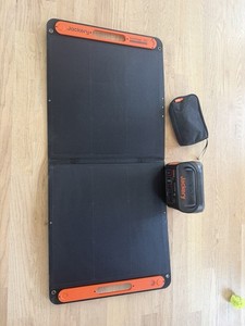 Jackery Explorer 300 | 293Wh | with 100w Solar Panel