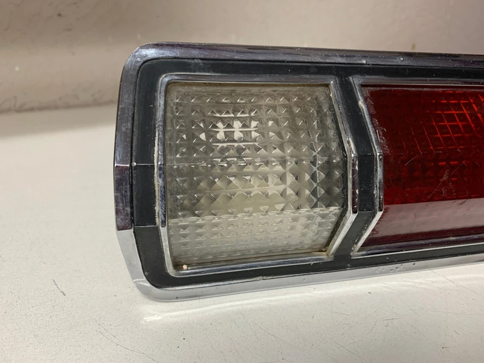 Chrysler Newport 1968 conjunto de luz trasera derecha OEM 68 Foto 4 de 4