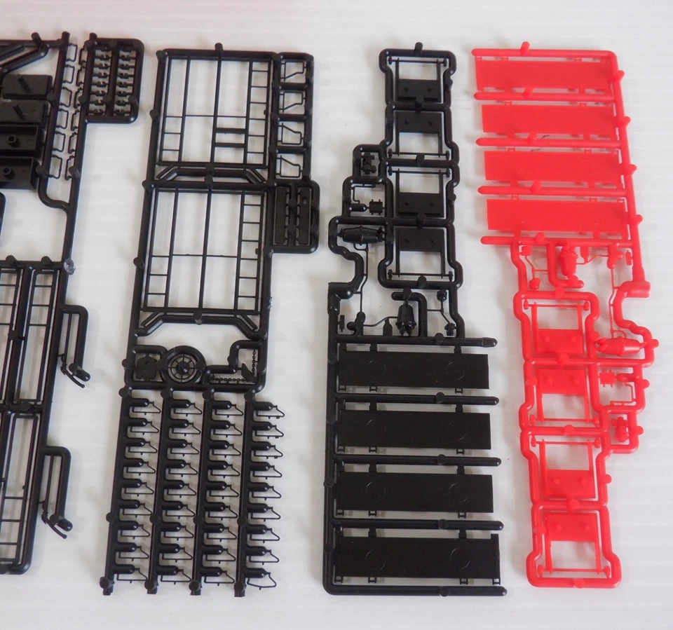 3 Diff InterMountain Railway HO Kit Canada CNWX Cylindrical Grain Hopper Lot - Image 4 of 4
