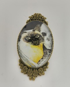 Handcrafted Artisan siamese cat Glass Cameo Brooch