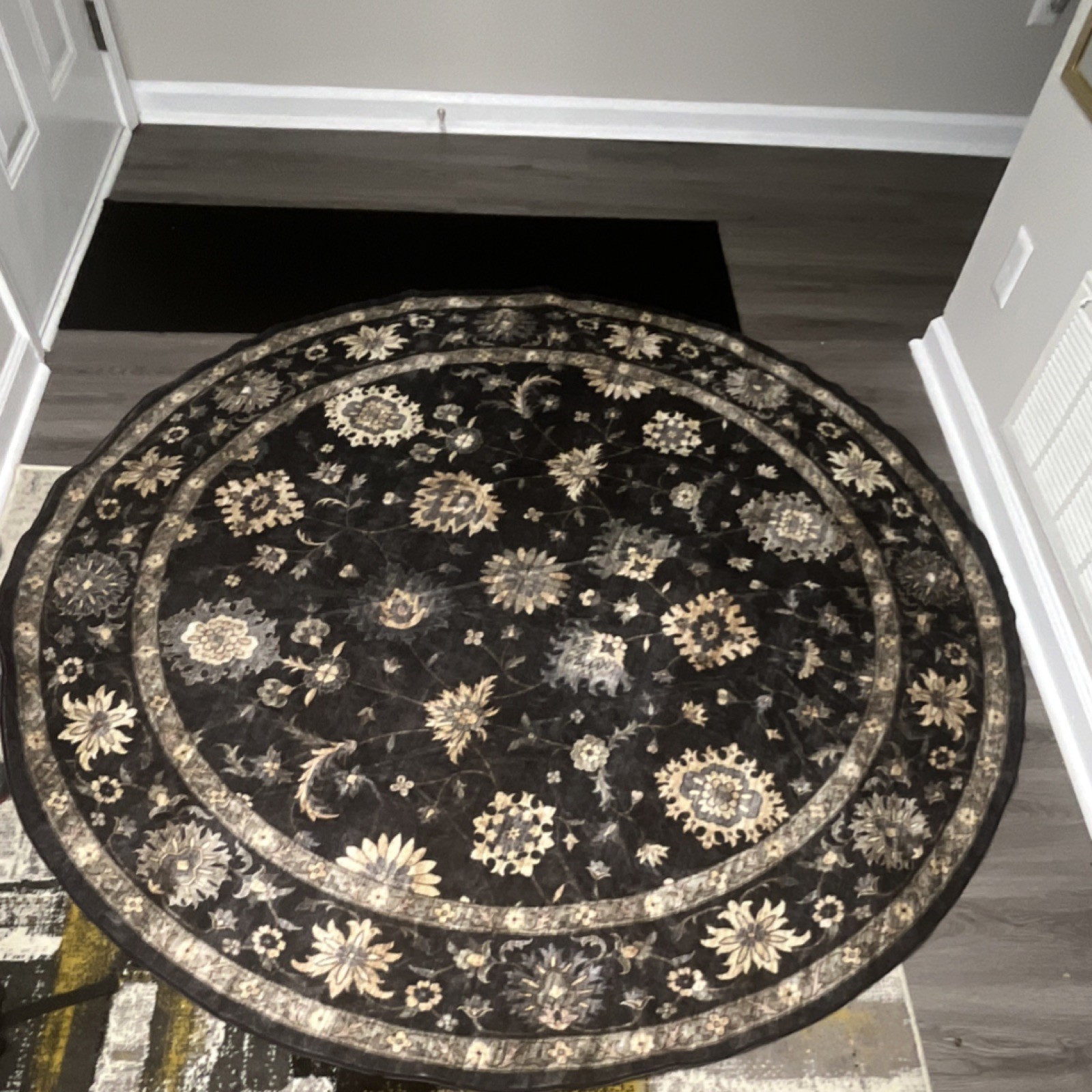 LuxRug Round Floral Area Rug Black Beige Cream Polyester Adults Floral Pattern