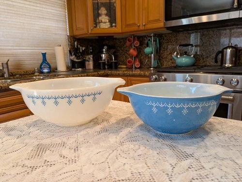 VTG PYREX SET (2) "SNOWFLAKE BLUE GARLAND CINDERELLA BOWLS (# 442 & 443) XLNT